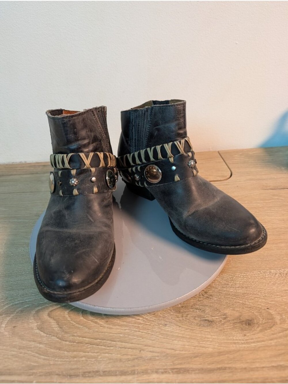 Circle G Distressed Strap Leather Ankle Black Women's Size 7.5 Medium Belt